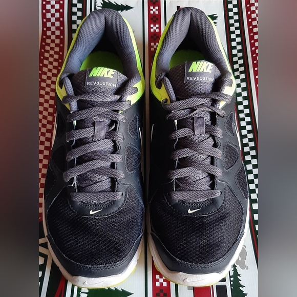 Nike Revolution Running Shoes - Picture 10 of 16